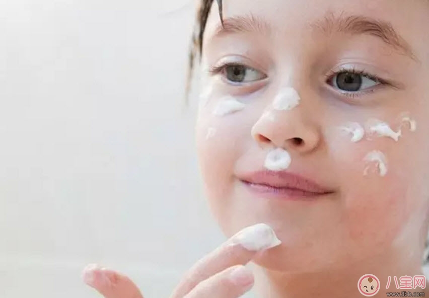 护肤|秋天如何给宝宝护理皮肤 宝宝要不要用护肤品(如何挑选宝宝护肤品)