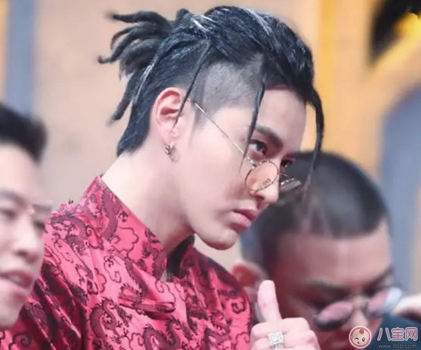发型|吴亦凡菠萝头发型图片 2017吴亦凡发型图片盘点