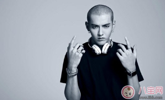 发型|吴亦凡菠萝头发型图片 2017吴亦凡发型图片盘点