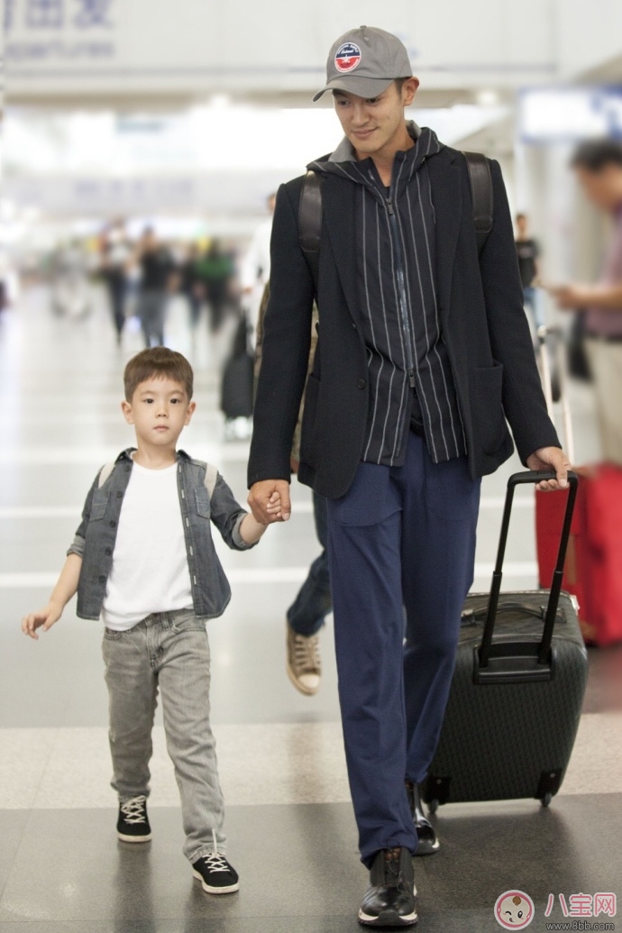 杜江|爸爸去哪儿停播,没有的事 杜江和嗯哼现身机场