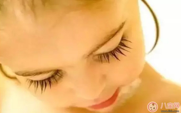 眼睛|宝宝剪睫毛真的能让睫毛变长吗 婴儿睫毛要不要剪呢