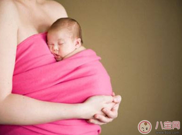 宝宝|第一个抱孩子的人会影响孩子性格吗 孩子出生第一个该谁抱