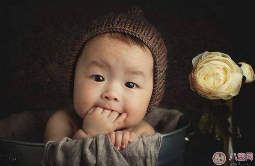 父母|孩子不和父母姓可以吗 父母姓氏结合自创姓氏可以吗