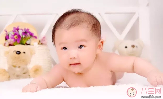 新生儿|新生儿一天最多抱多久 三个月之内的宝宝每天抱多久合适