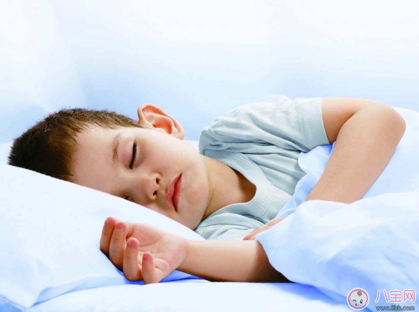 小海绵|黄晓明宝宝小海绵爱霸占被子 孩子爱占被子踢被子处理方法
