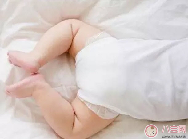 尿布|宝宝棉布尿片上的屎怎么洗干净 宝宝棉布尿片怎么洗的又快又干净