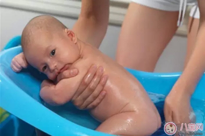 秋季|秋天怎么给宝宝洗澡不着凉 宝宝洗澡不着凉小窍门有哪些