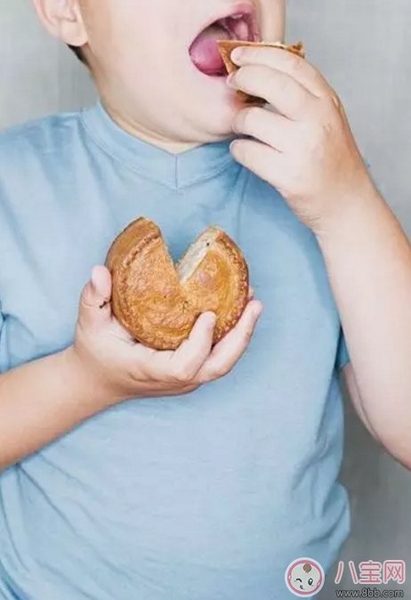 婴幼儿|中秋节多大宝宝可以吃月饼 宝宝吃月饼禁忌