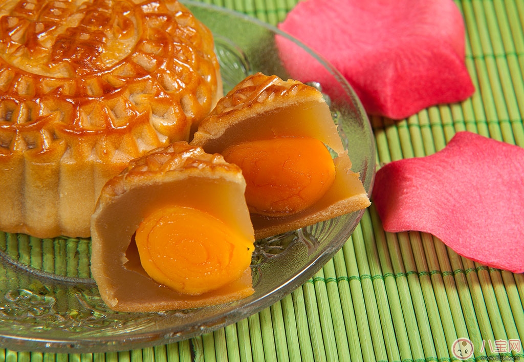 婴幼儿|中秋节多大宝宝可以吃月饼 宝宝吃月饼禁忌