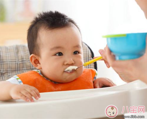 米粉|添加辅食前可以给宝宝加米粉 宝宝米粉添加技巧