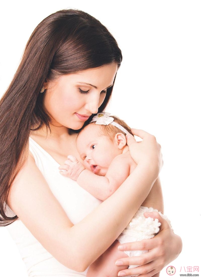 娱乐|陈浩民老婆一次抱三娃拍照 当妈后有哪些变化？