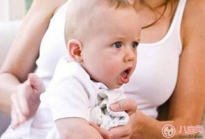 喉咙|宝宝喉咙卡东西怎么办 宝宝喉咙卡住异物急救措施