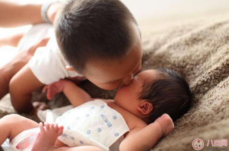 孩子|二胎妈妈怎么带好两个孩子 二孩妈妈怎么照顾两个孩子生活学习
