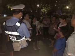 儿童玩滑板当心意外伤害