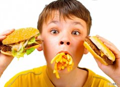 爱吃洋快餐孩子患上高血压