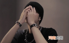 同时出现两个男生怎么选择