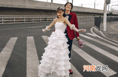 室友结婚机票自费合理吗