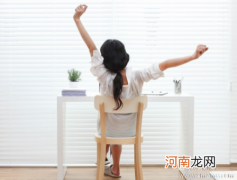 学习姿势不对易颈肌劳损