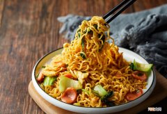 炒方便面的家常做法 炒方便面的做法步骤简单