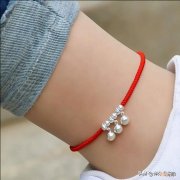 女生脚上戴绳的含义 女性脚上绑红绳什么意思