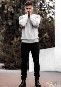 倒三角形身材男生如何根据体型搭配着装？