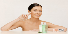 如何正确使用精华液