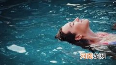 游泳时也会出汗？