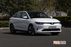 四轮四角的实用派 抢先静态体验威马E.5优质