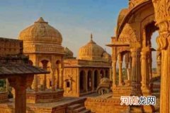 司马迁帮谁辩护遭到宫刑呢？