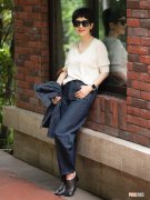 60岁女人的“穿搭模板”，洋气减龄又显气质，简约大气又有女人味