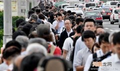从警署出来女儿选择不回家
