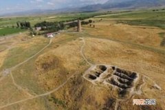 前苏联挖出神秘石头，刻41汉字揭开大唐机密