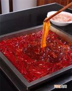 只用12种香料炒制，这款红油火锅麻辣鲜香，不浑不煳！