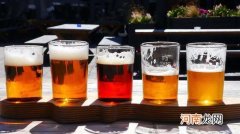 一杯啤酒里有多少个泡泡？大约20到200万个