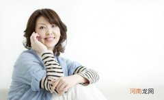 什么颜色的衣服显白女？