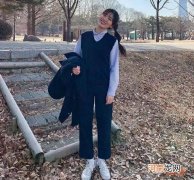 衬衫+针织马甲+阔腿裤=韩系少女风穿搭