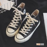 黑色连衣裙搭配什么鞋子好 黑色连衣裙适合搭配这些鞋子