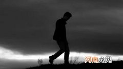 人闭上眼睛走不出直线？