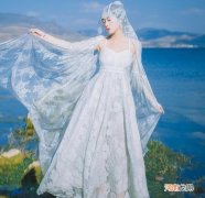 旅游拍照穿什么衣服好看？