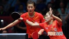 乒乓球拍为何一面红一面黑？