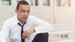 男性系的领带最初是用来擦口水的？