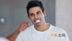 刷牙应该在早餐前还是之后呢？