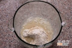 火腿花边培根披萨的做法