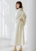 上班族夏装正确开启方式，超美的“极简风”搭配法，变时髦很简单