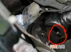 奔驰车主指责奔驰车高速上断轴