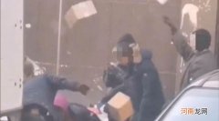 申通站点回应抛扔快递：建议发顺丰，不差钱不差事