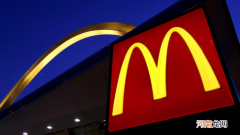 麦当劳售卖过期酱料，薯条上粘着油炸苍蝇