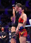 张伟丽二番战不敌罗斯，赛后微笑面对遗憾