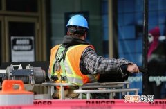 俄乌战争下 风雨飘摇的欧洲车业