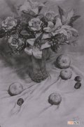 素描带花的花瓶与几个水果